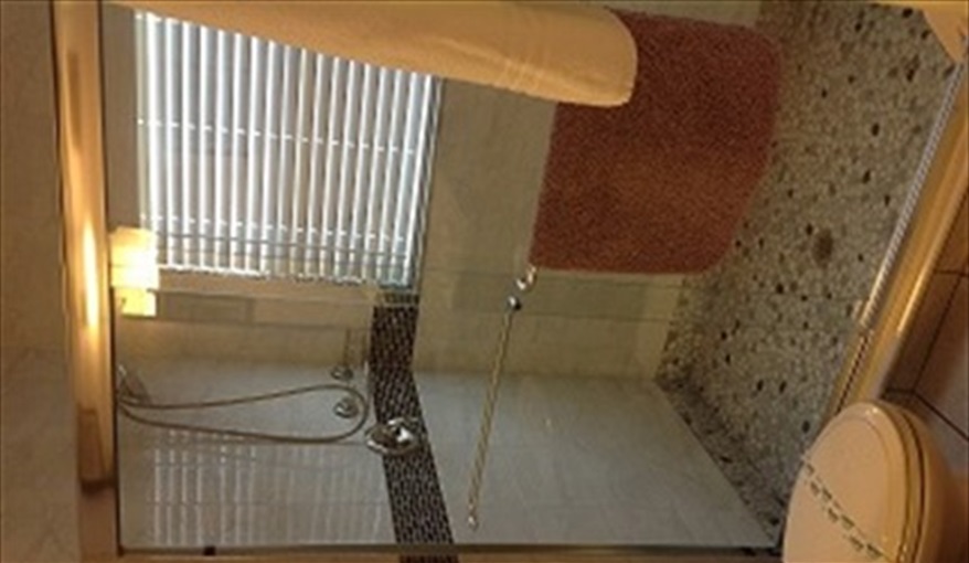 Queen Bathroom. Floridavillarosso in West Stonebridge, Davenport, Orlando