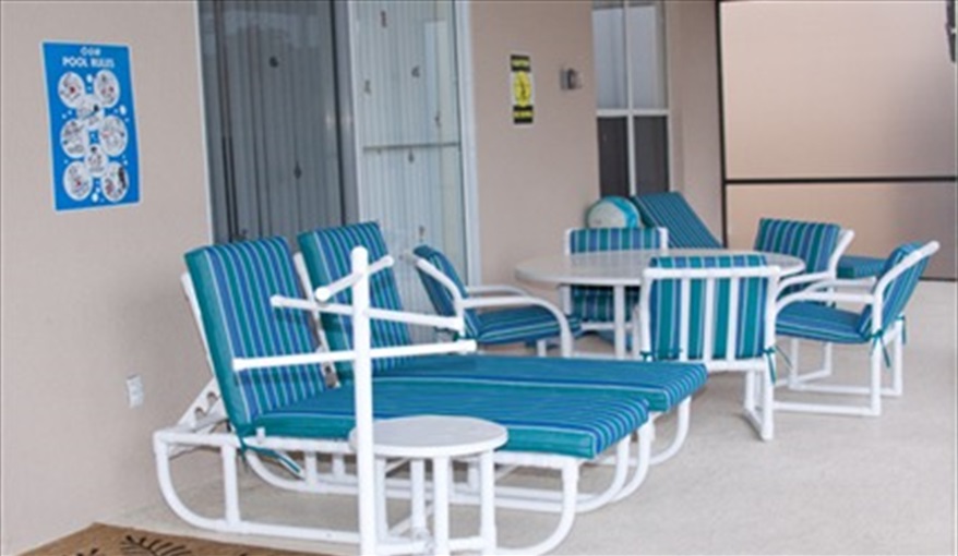 with patio table and chairs for alfresco dining. Leila's Sunrise - 7 Bedroom Deluxe Villa with Pool in Emerald Island Resort, Kissimmee, Orlando