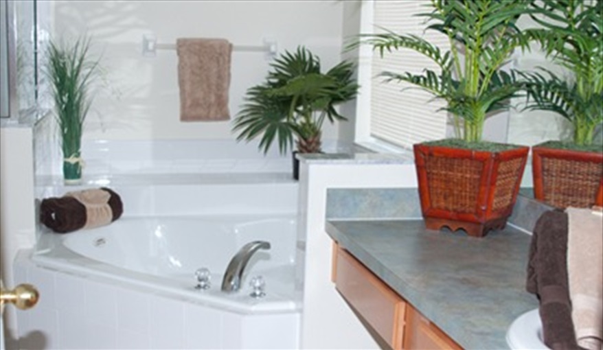 has a large en-suite with separate bath and shower. Leila's Sunrise - 7 Bedroom Deluxe Villa with Pool in Emerald Island Resort, Kissimmee, Orlando