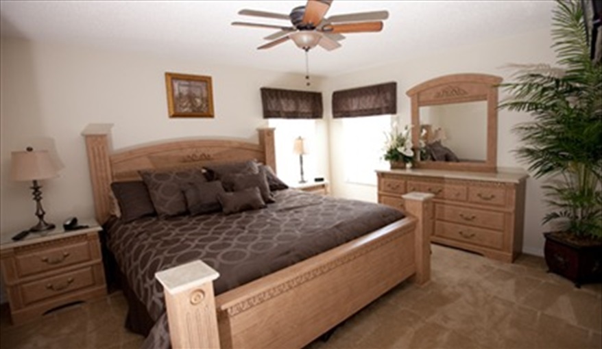 1st Floor King size master suite with en-suite . Leila's Sunrise - 7 Bedroom Deluxe Villa with Pool in Emerald Island Resort, Kissimmee, Orlando