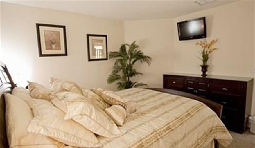 all rooms have luxurious linens & sumptuous beds, offering the most perfect nights sleep. Leila's Sunrise - 7 Bedroom Deluxe Villa with Pool in Emerald Island Resort, Kissimmee, Orlando