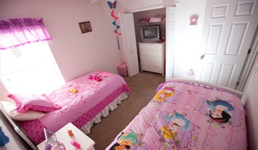 and fitted wardrobe. Cal-Cierra Retreat - 7 Bedroom Deluxe Villa with Pool in Emerald Island Resort, Kissimmee, Orlando