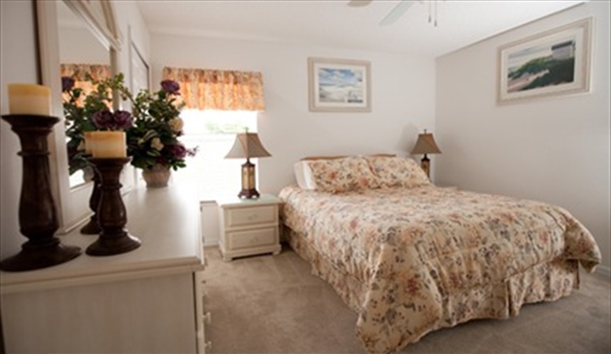 Luxurious Queen-size bedroom. Cal-Cierra Retreat - 7 Bedroom Deluxe Villa with Pool in Emerald Island Resort, Kissimmee, Orlando