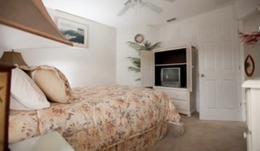beautifully decorated again with TV and sumptuous bedding. Cal-Cierra Retreat - 7 Bedroom Deluxe Villa with Pool in Emerald Island Resort, Kissimmee, Orlando