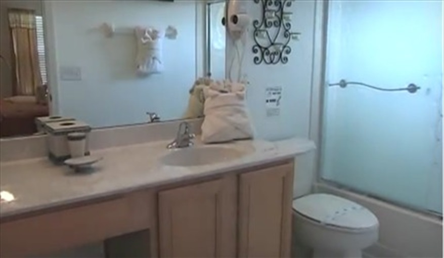 and shares one of the two family bathrooms. Cal-Cierra Retreat - 7 Bedroom Deluxe Villa with Pool in Emerald Island Resort, Kissimmee, Orlando