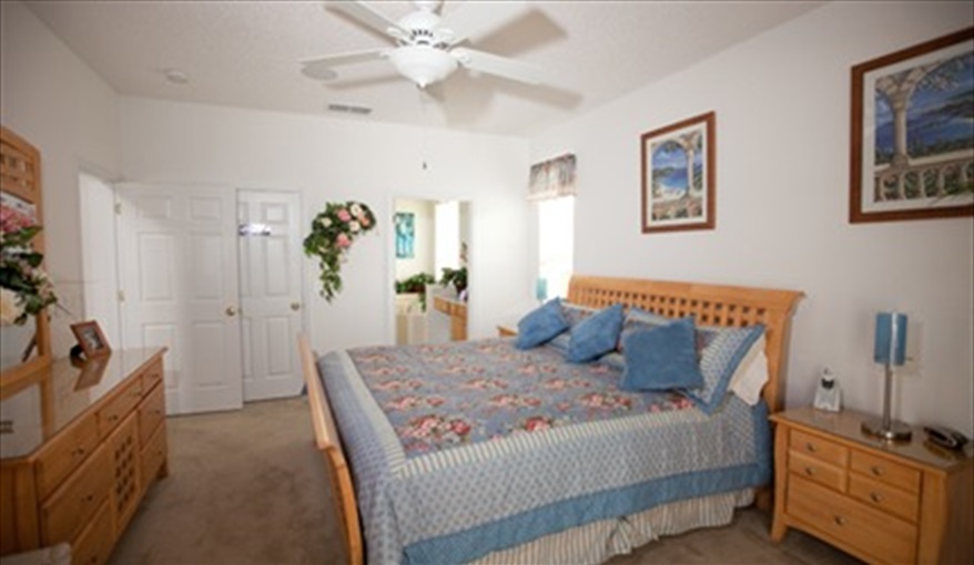 Ground Floor King Size Master Suite ..... Cal-Cierra Retreat - 7 Bedroom Deluxe Villa with Pool in Emerald Island Resort, Kissimmee, Orlando