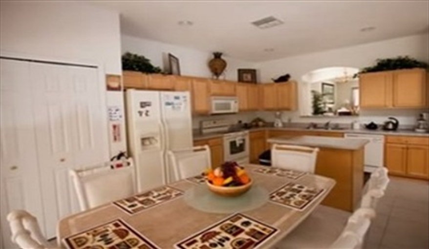 The fully equipped kitchen has everything needed to to prepare a light snack through to an evening m. Cal-Cierra Retreat - 7 Bedroom Deluxe Villa with Pool in Emerald Island Resort, Kissimmee, Orlando