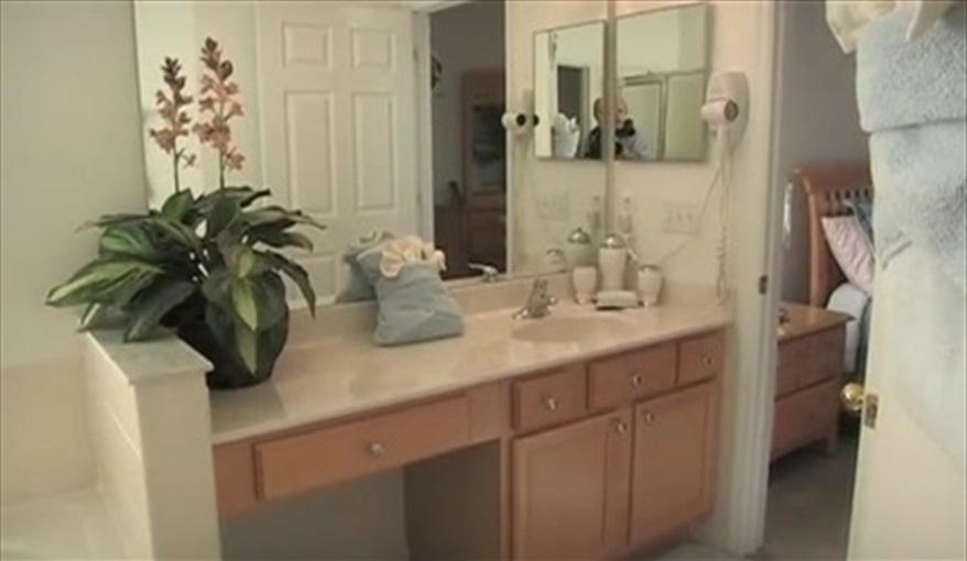 and large en-suite with separate bath & shower. Cal-Cierra Retreat - 7 Bedroom Deluxe Villa with Pool in Emerald Island Resort, Kissimmee, Orlando