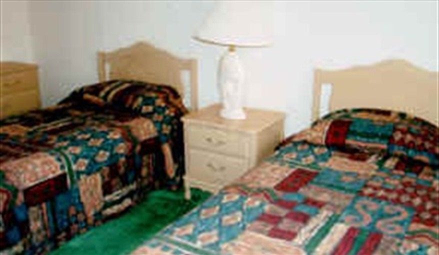 Twin bedded room. The Palms in Sunridge Woods, Davenport, Orlando