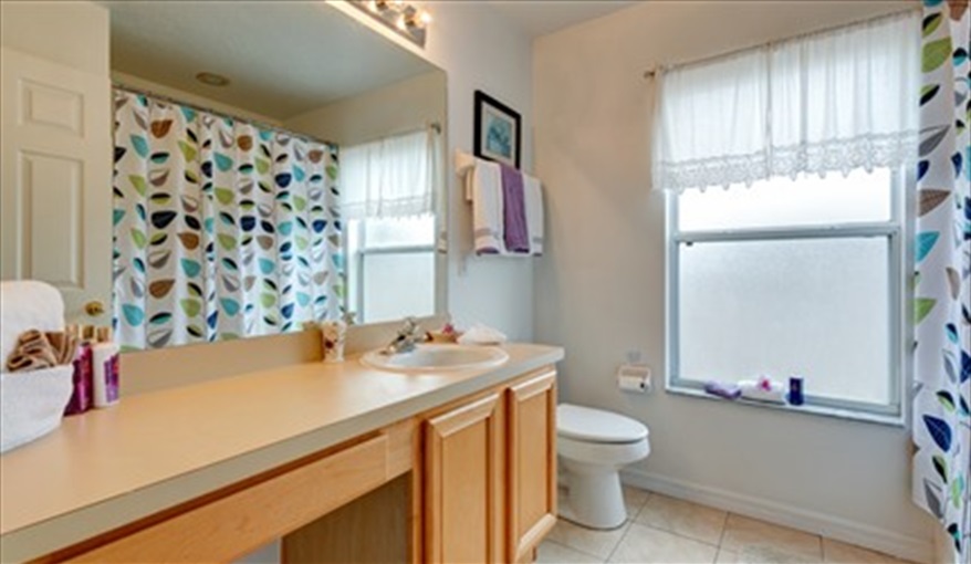 Skc villa Main bathroom. Secret Key Cove Villa in Emerald Island Resort, Kissimmee, Orlando