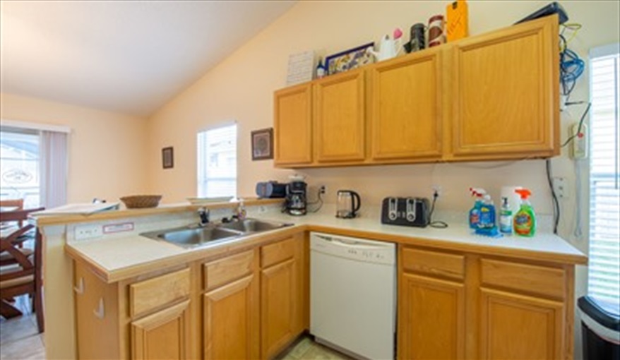 Kitchen. Laurel Oak - Less than 10 minutes to Disney in Indian Ridge Oaks, Kissimmee, Orlando