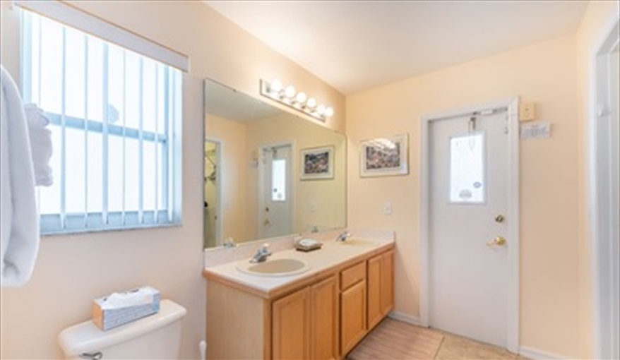Master Be4droom En-Suite. Laurel Oak - Less than 10 minutes to Disney in Indian Ridge Oaks, Kissimmee, Orlando