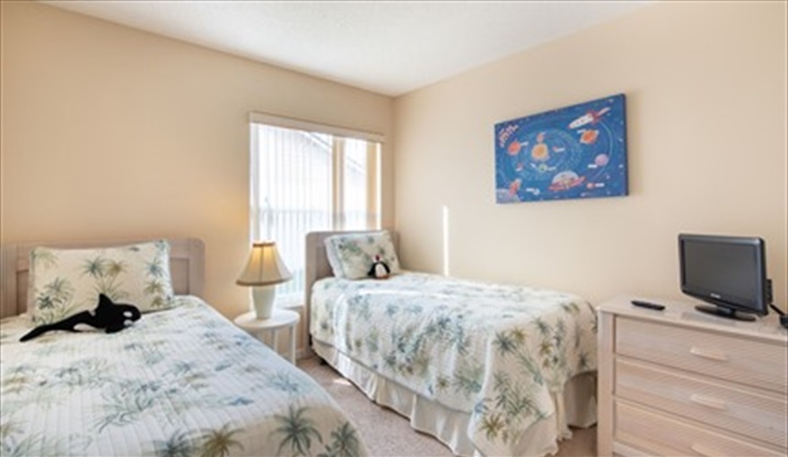 Bedroom 3 with Twin Beds. Laurel Oak - Less than 10 minutes to Disney in Indian Ridge Oaks, Kissimmee, Orlando