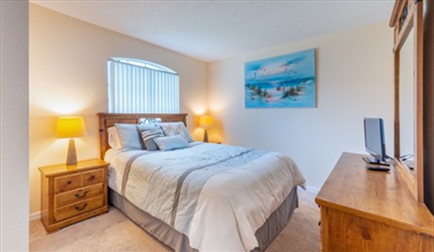 Bedroom 2 with Queen Bed. Laurel Oak - Less than 10 minutes to Disney in Indian Ridge Oaks, Kissimmee, Orlando
