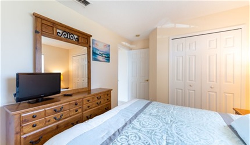 Bedroom 2. Laurel Oak - Less than 10 minutes to Disney in Indian Ridge Oaks, Kissimmee, Orlando