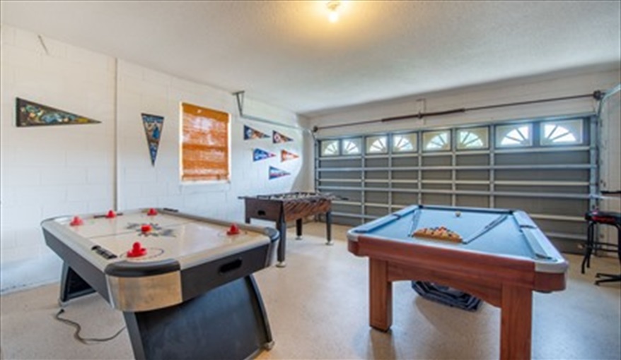 Games Room. Laurel Oak - Less than 10 minutes to Disney in Indian Ridge Oaks, Kissimmee, Orlando