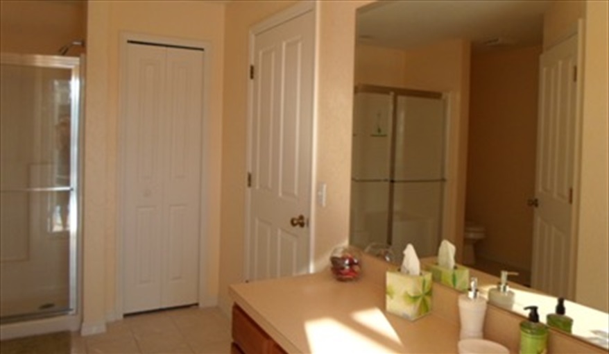 Both master bedrooms have large en-suite and walk in dressing room. FAMILY-FRIENDLY 4-BED VILLA in very popular, beautiful, quiet, gated resort community!! GREAT LOCATION, close to DISNEY!!   in Reserve at Town Center, Davenport, Orlando