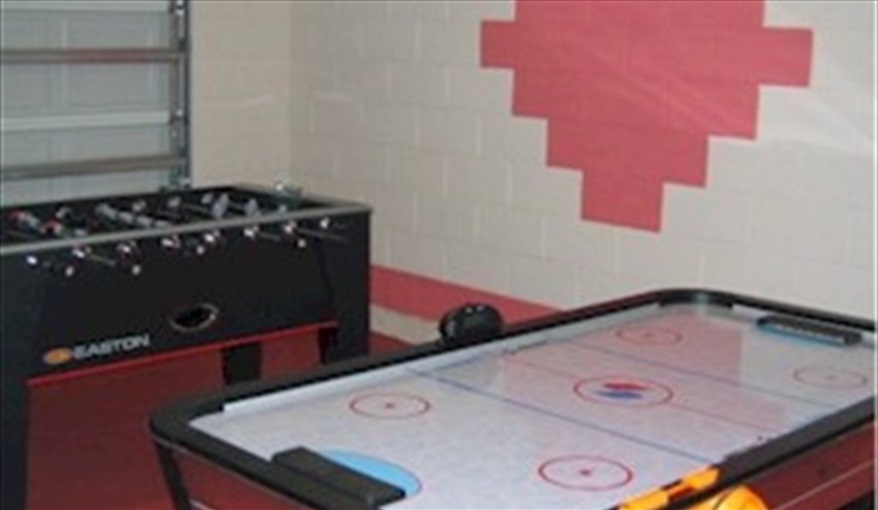 Games Room with Air Hockey and Foosball Table. FAMILY-FRIENDLY 4-BED VILLA in very popular, beautiful, quiet, gated resort community!! GREAT LOCATION, close to DISNEY!!   in Reserve at Town Center, Davenport, Orlando