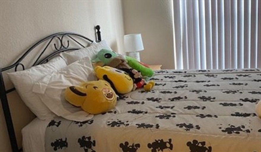 Bedroom #3 queen bed. FAMILY-FRIENDLY 4-BED VILLA in very popular, beautiful, quiet, gated resort community!! GREAT LOCATION, close to DISNEY!!   in Reserve at Town Center, Davenport, Orlando