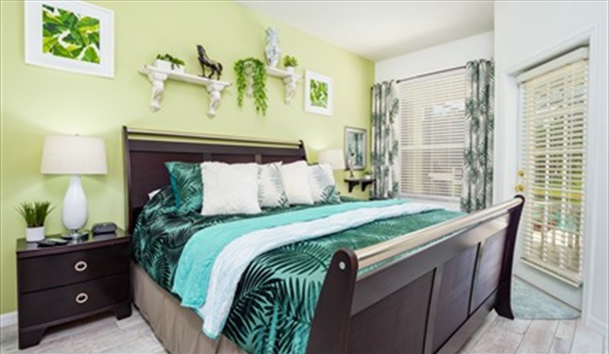 2nd Suite with American kingsized bed and shower room. Los Margarita  - 5 STAR Executive Villa in Calabay Parc at Tower Lake, Haines City, Orlando