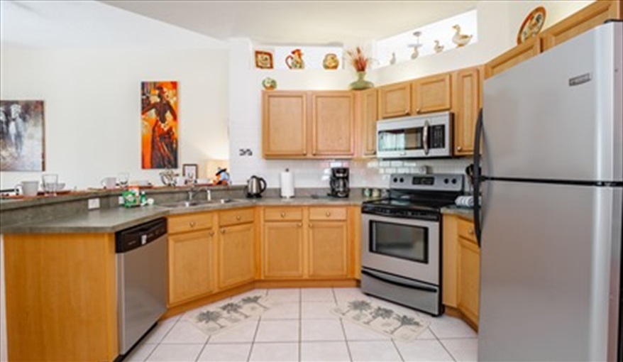 Well equiped kitchen. Los Margarita  - 5 STAR Executive Villa in Calabay Parc at Tower Lake, Haines City, Orlando