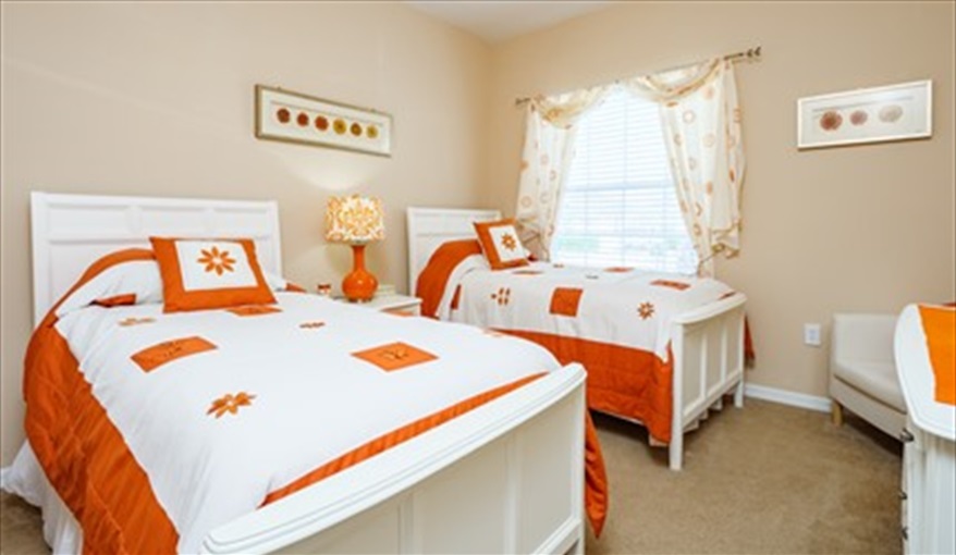 Beautiully furnished twin room. Los Margarita  - 5 STAR Executive Villa in Calabay Parc at Tower Lake, Haines City, Orlando