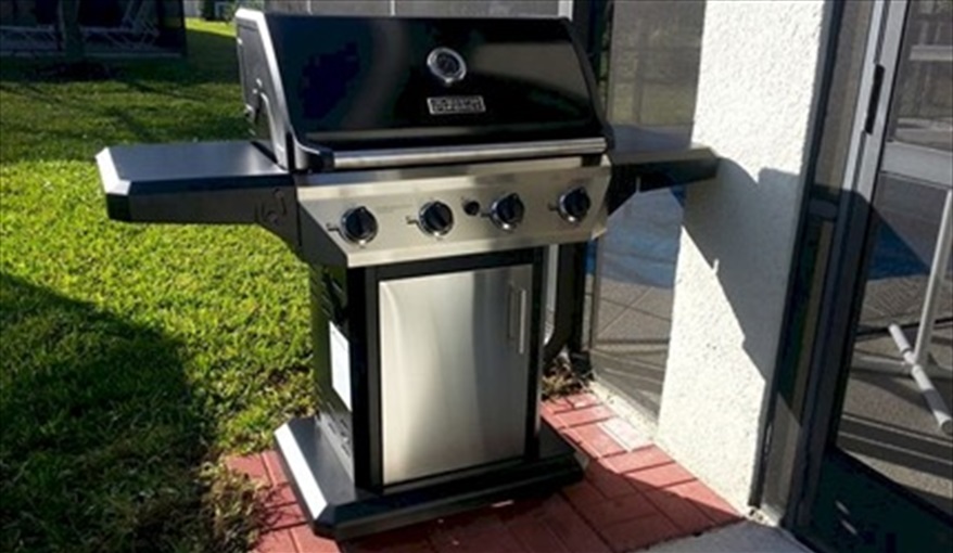 Top of the range BBQ for alfresco feasts. Los Margarita  - 5 STAR Executive Villa in Calabay Parc at Tower Lake, Haines City, Orlando