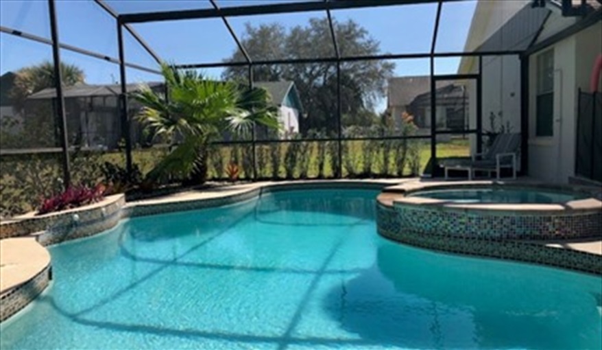 Pool and hot tub.. Luxury villa, 3 Bedrooms, 2 Baths with stunning pool and games room in Indian Ridge, Kissimmee, Orlando