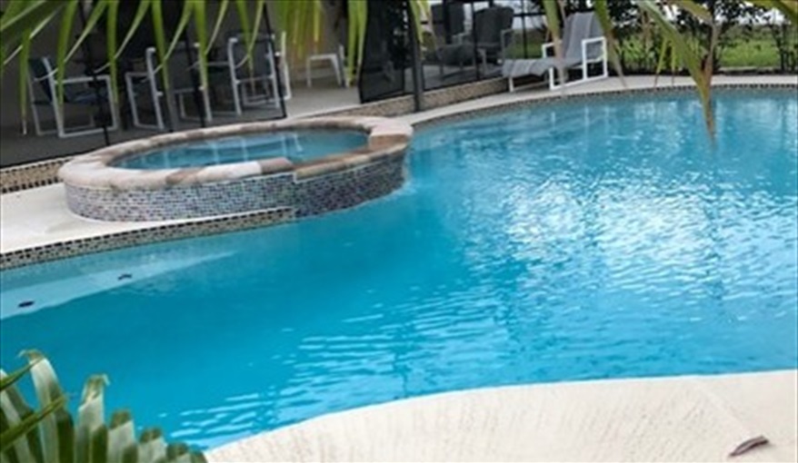 Pool and hot tub.. Luxury villa, 3 Bedrooms, 2 Baths with stunning pool and games room in Indian Ridge, Kissimmee, Orlando