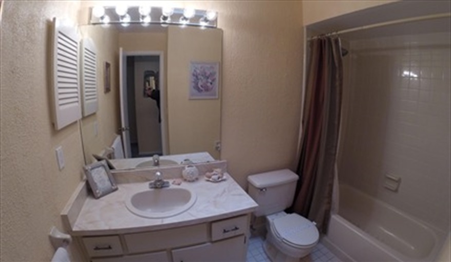 Second bathroom. Luxury villa, 3 Bedrooms, 2 Baths with stunning pool and games room in Indian Ridge, Kissimmee, Orlando