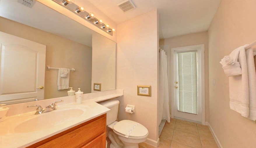 Queen master suite bathroom. Only You Florida Villa. Highlands Reserve Golf Community former showhome with HUGE master suite and gamesroom in Highlands Reserve, Davenport, Orlando