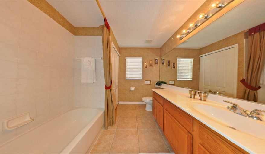 Twin bedrooms share twin bathroom. Only You Florida Villa. Highlands Reserve Golf Community former showhome with HUGE master suite and gamesroom in Highlands Reserve, Davenport, Orlando