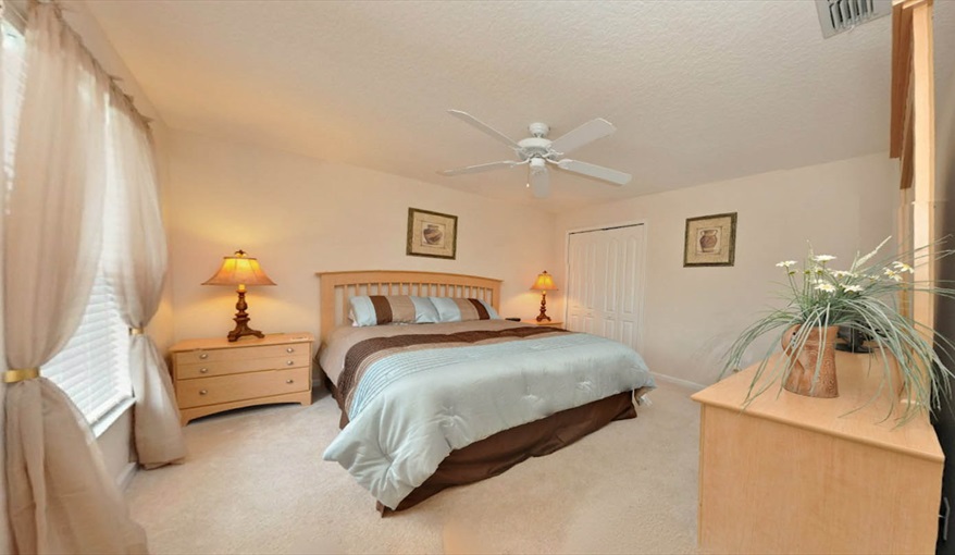 Queen master suite. Only You Florida Villa. Highlands Reserve Golf Community former showhome with HUGE master suite and gamesroom in Highlands Reserve, Davenport, Orlando