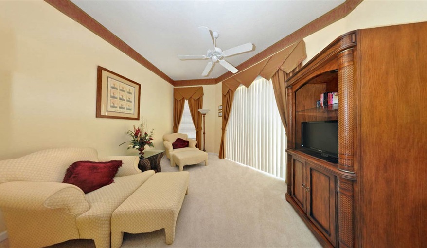 Super King Master suite private TV lounge. Only You Florida Villa. Highlands Reserve Golf Community former showhome with HUGE master suite and gamesroom in Highlands Reserve, Davenport, Orlando