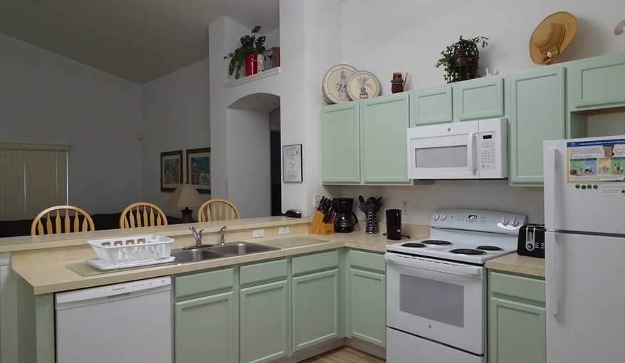 Fully equipped Kitchen. Sunrise Orlando Villa near Disney World in Sunrise Lakes, Clermont, Orlando