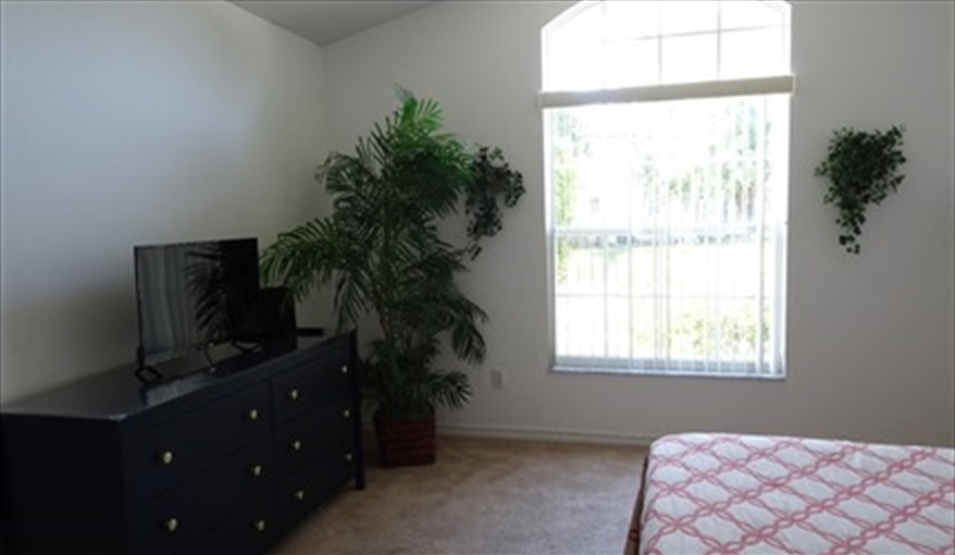 Master Bedroom with en-suite. Sunrise Orlando Villa near Disney World in Sunrise Lakes, Clermont, Orlando