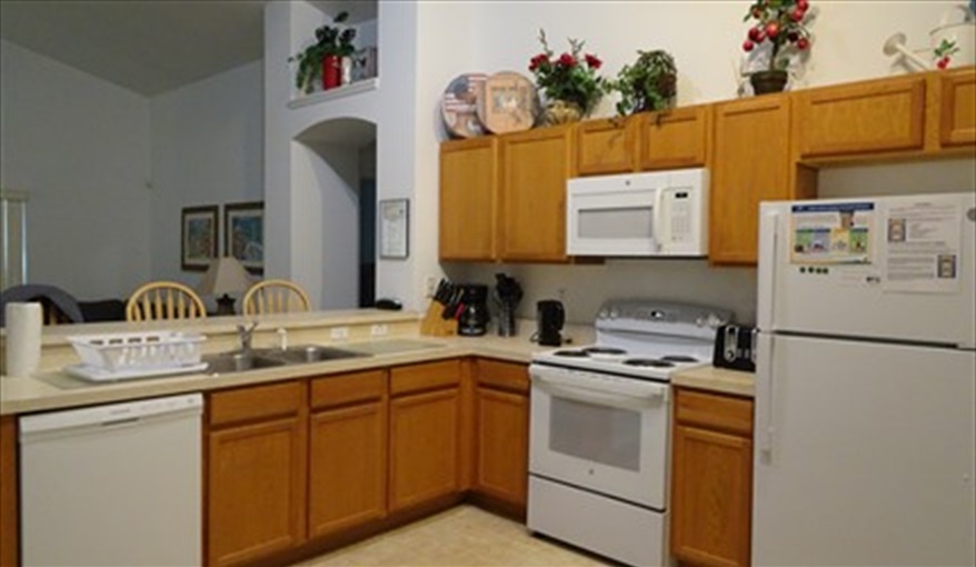 Fully equipped Kitchen. Sunrise Orlando Villa near Disney World in Sunrise Lakes, Clermont, Orlando
