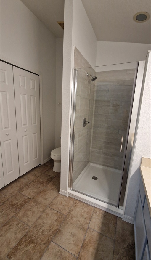 Master Bedroom Ensuite. Sunrise Orlando Villa near Disney World in Sunrise Lakes, Clermont, Orlando