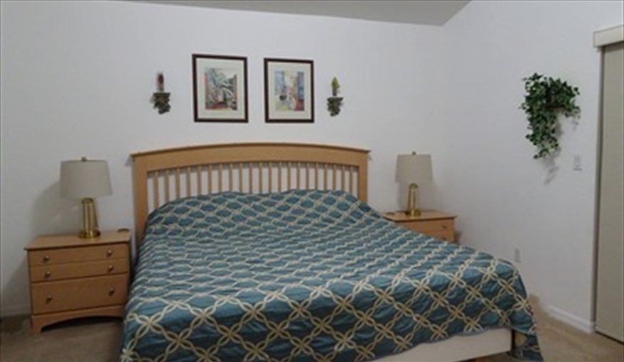 Master Bedroom with en-suite. Sunrise Orlando Villa near Disney World in Sunrise Lakes, Clermont, Orlando