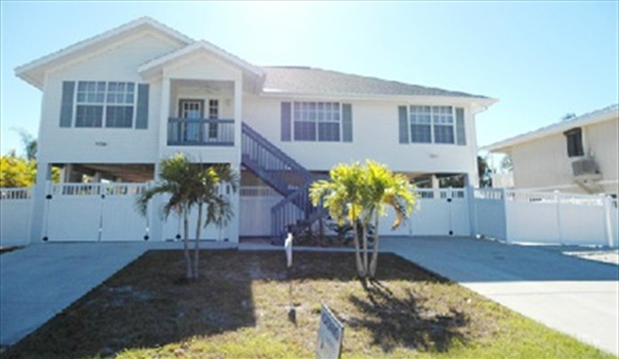 Villa is on a quiet, no-through road. Very private location.. Island Villa with 33 Foot Infinity Pool, Dock, Dolphin Visits in Fort Myers Beach, Fort Myers, Gulf Coast