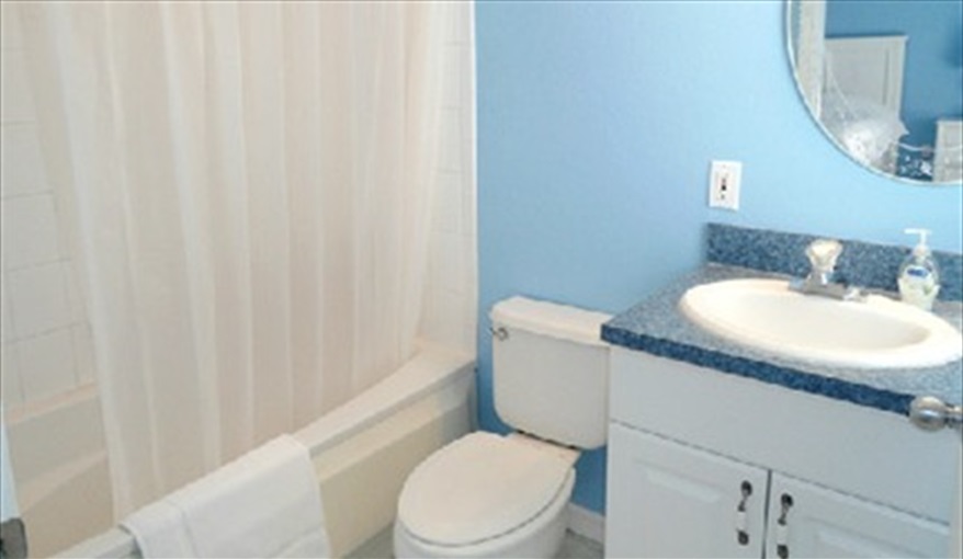 Master ensuite. Island Villa with 33 Foot Infinity Pool, Dock, Dolphin Visits in Fort Myers Beach, Fort Myers, Gulf Coast