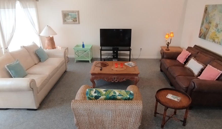 The open-plan lounge area. 50" UHD Smart TV with subscriptions, Blue-ray, multizone DVD. Island Villa with 33 Foot Infinity Pool, Dock, Dolphin Visits in Fort Myers Beach, Fort Myers, Gulf Coast