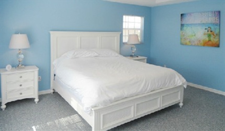 Master bed. American Kingsize. Large wall mounted flatscreen HD TV with cable. Walk-in closet.. Island Villa with 33 Foot Infinity Pool, Dock, Dolphin Visits in Fort Myers Beach, Fort Myers, Gulf Coast